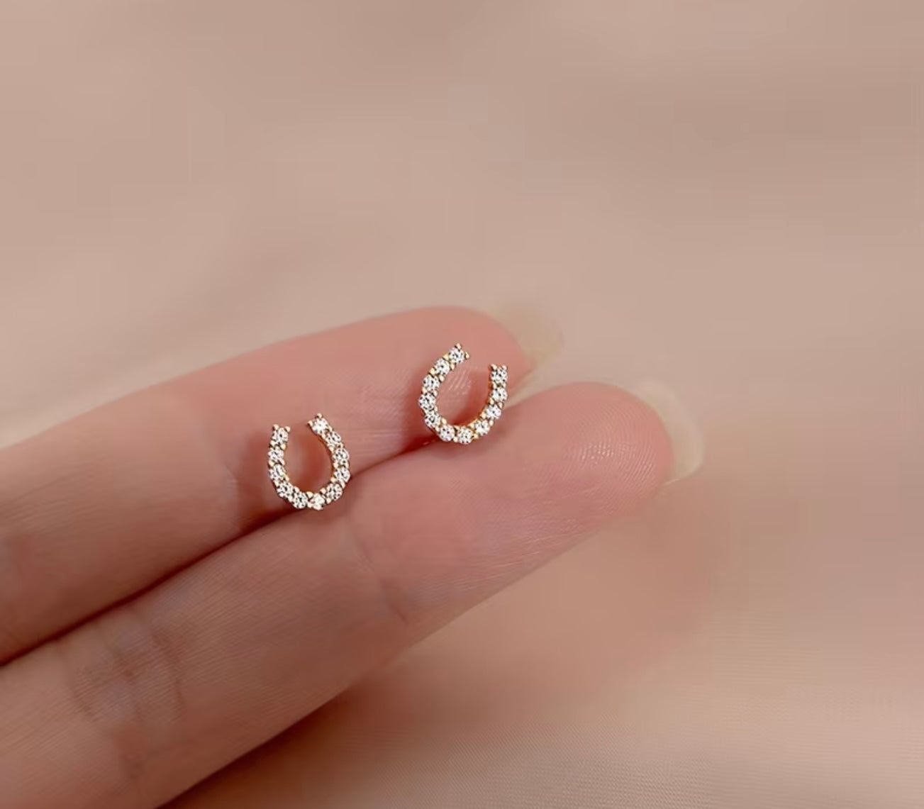 Mini Horseshoe Stud Earrings 2pcs