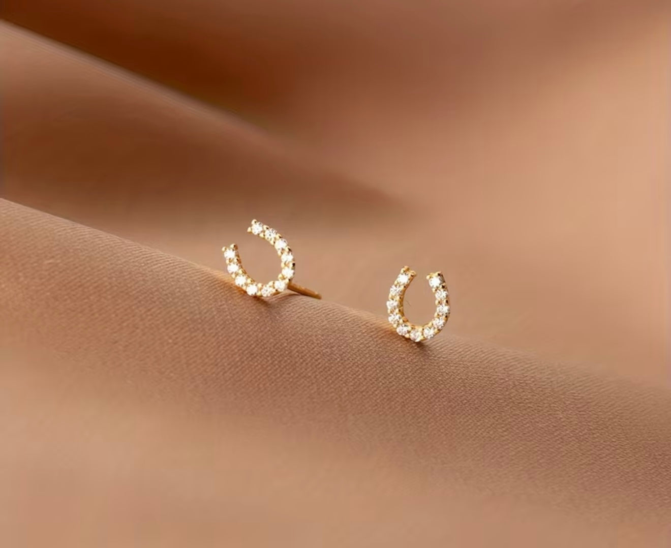 Mini Horseshoe Stud Earrings 2pcs